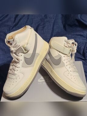 Nike Air Force 1 High LE "DV2236-100" New In Box! Mens-Youth 7 / Womens 8.5